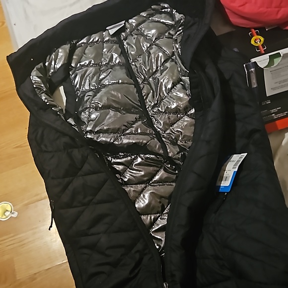 Ladies medium Columbia vest - Picture 8 of 9